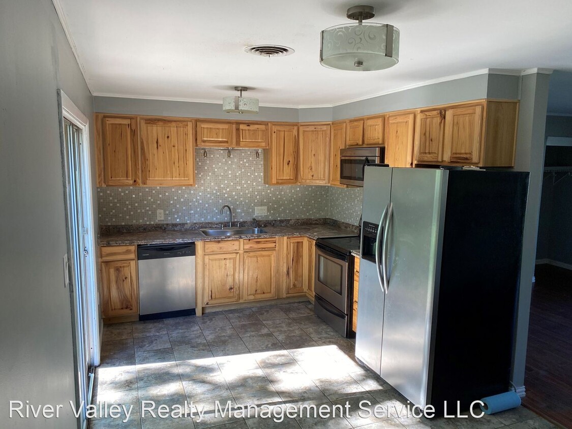 Primary Photo - 3 br, 2 bath House - 828 N Parker Rd