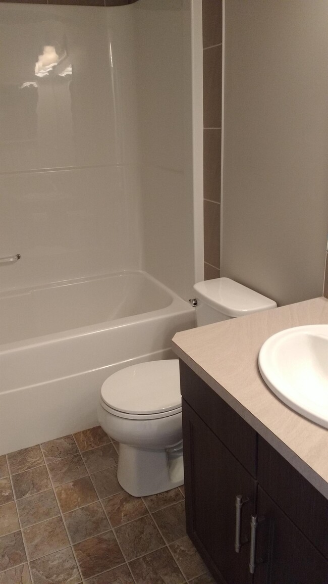 Building Photo - 0 Bed 0 Bath Unit in Leduc, AB