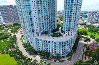 Building Photo - 1900 N Bayshore Dr