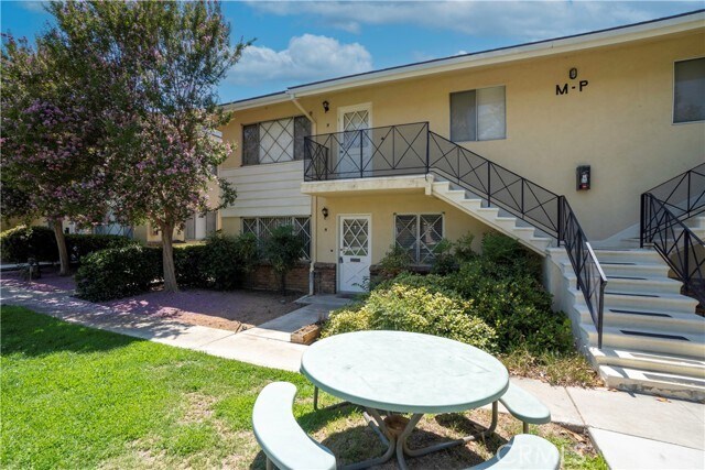Foto del edificio - 534 Roosevelt Rd
