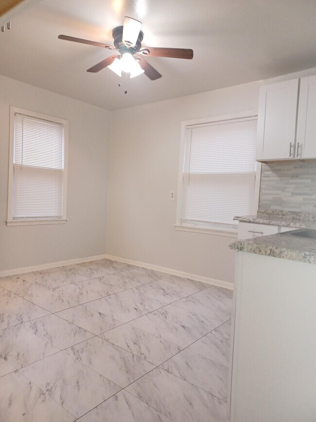 Foto del edificio - 21431 Pembroke Ave