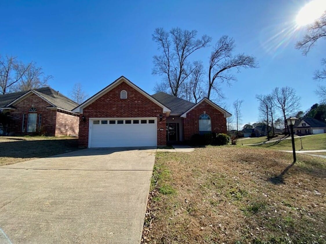 Primary Photo - 3 Bedroom 2 Bath Home in Dogwood South Nei...