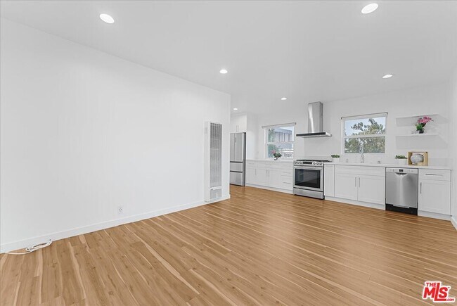 Foto del edificio - 2948 Exposition Blvd