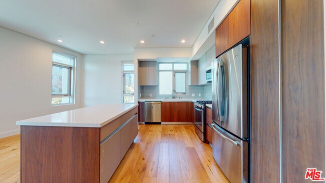 Building Photo - 938 Orange Grove Ave