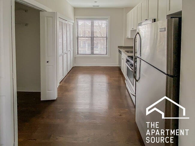 Photo - 1608 W Belle Plaine Ave Apartment