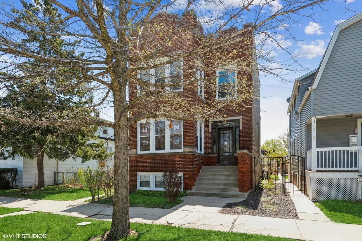 Primary Photo - 5713 W Giddings St