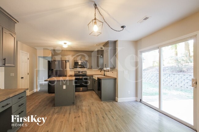 Foto del edificio - 130 Meadow Pond Ln