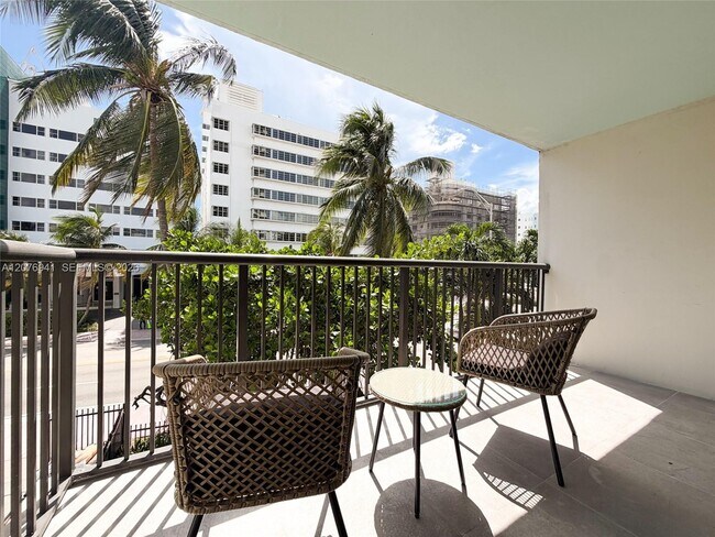 Building Photo - 1800 Collins Ave