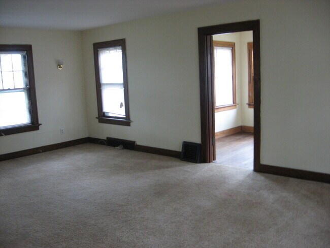 Foto del edificio - 419 E Pettit Ave