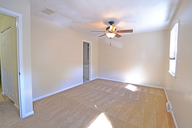 Foto del edificio - 22426 Greenview Ct