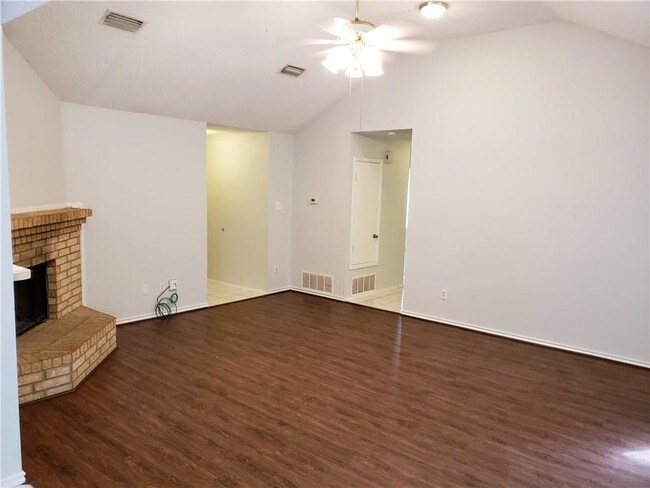 Foto del edificio - 925 Larue Dr