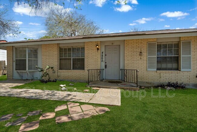 Foto del edificio - 4862 Castle Arms Dr