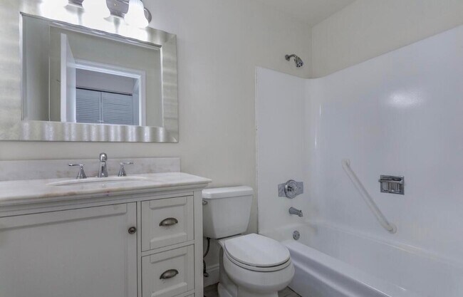 Building Photo - 12354 Alt A1a
