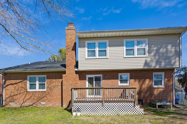 Foto del edificio - 226 Woodbury Forrest Dr