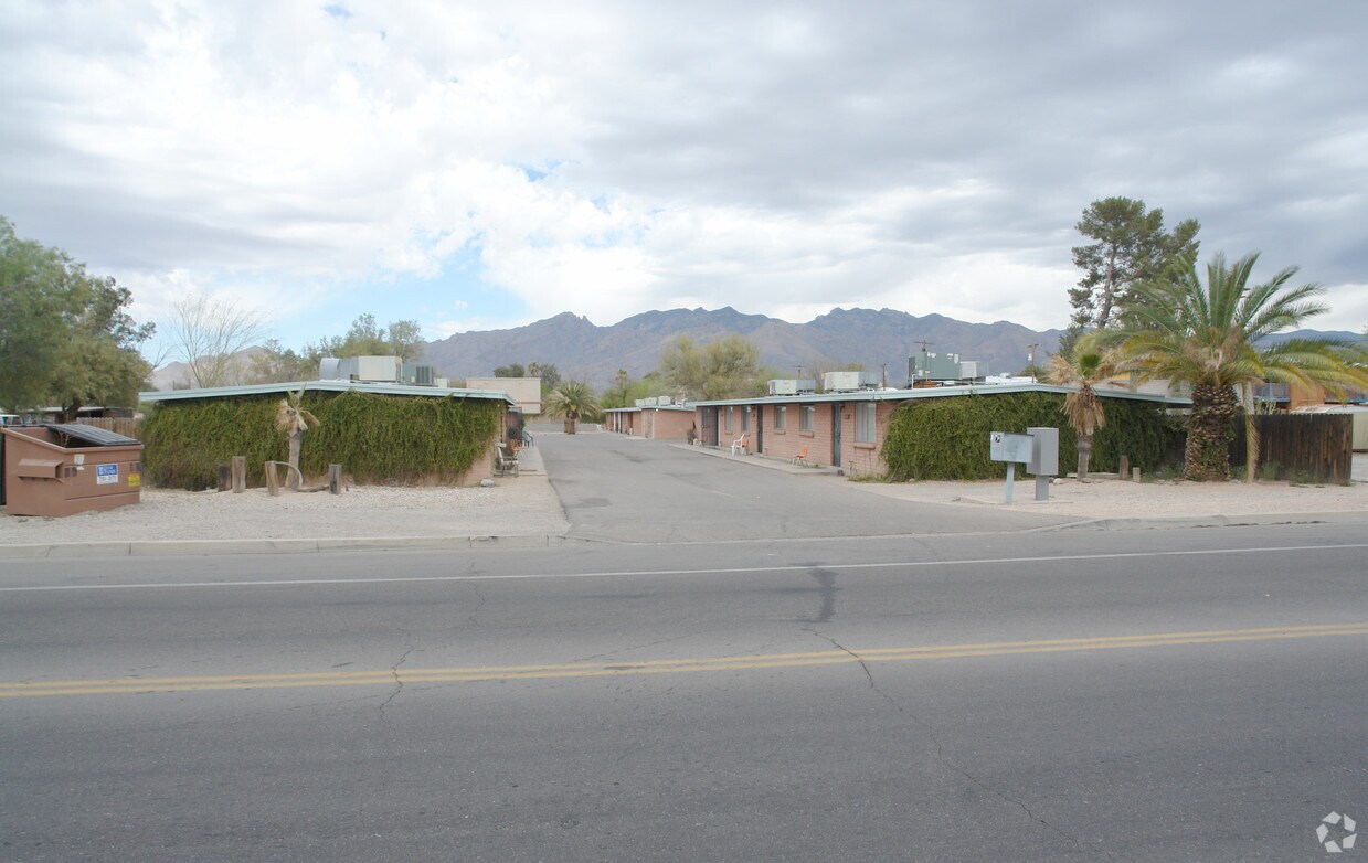 Building Photo - 4209-4231 E Glenn