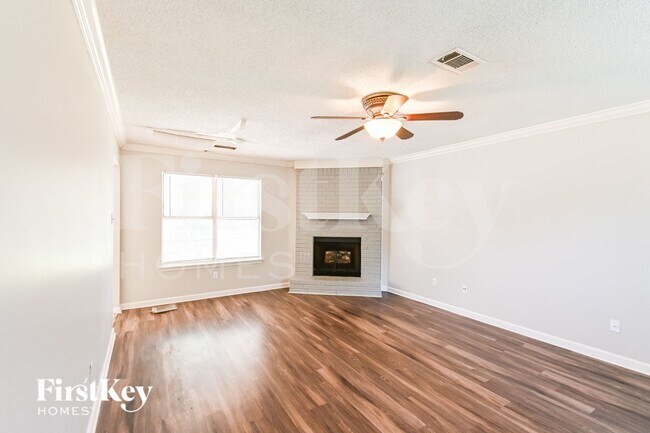 Foto del edificio - 8062 Ellis Rd