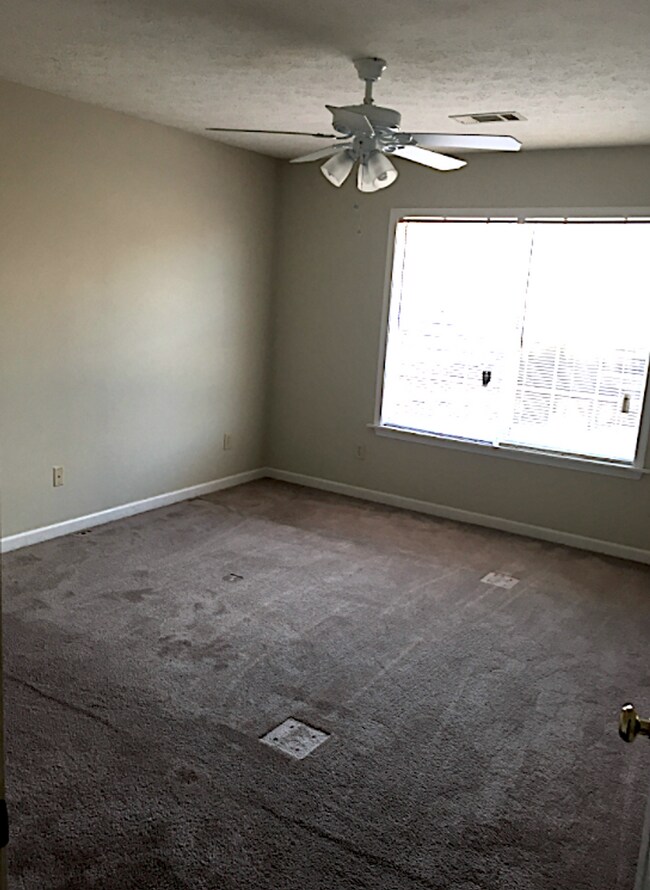 Building Photo - Spacious Duplex in Auburn
