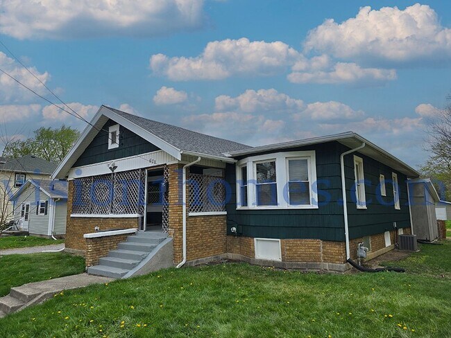 Building Photo - 678 N McDonel St