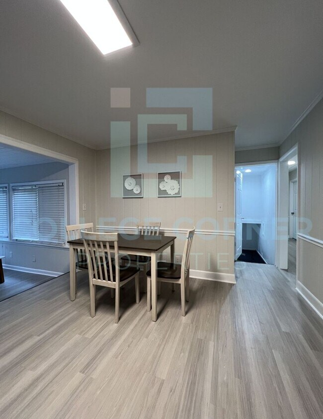 Building Photo - 1457 Brookwood Dr