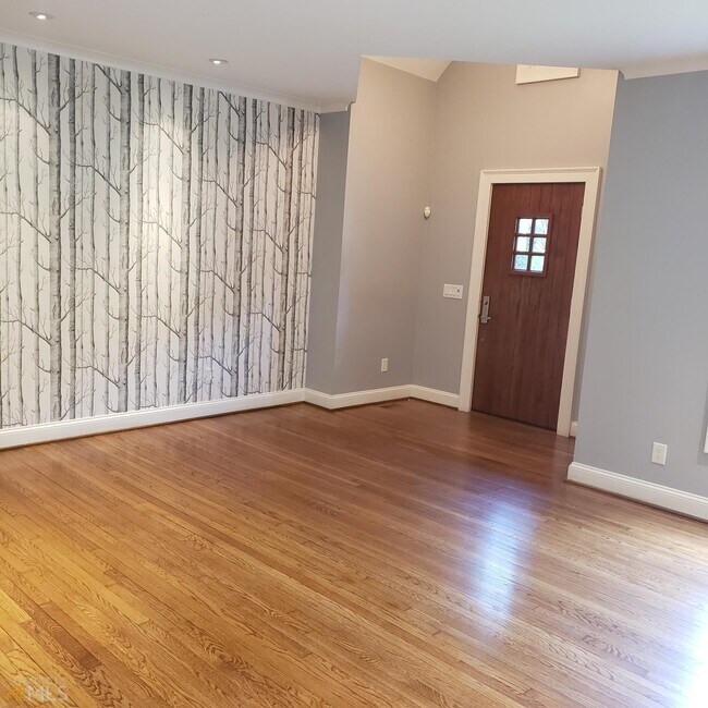 Foto del edificio - 2875 N Hills Dr NE