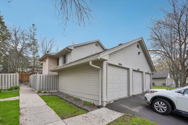 Foto del edificio - 18669 Clear View Ct