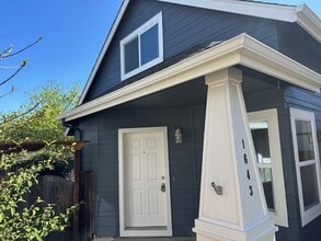 Building Photo - 1643 Hamlet Ln