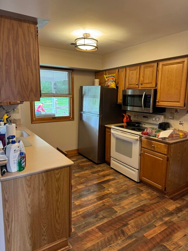 Kitchen - 209 Pebble Ct
