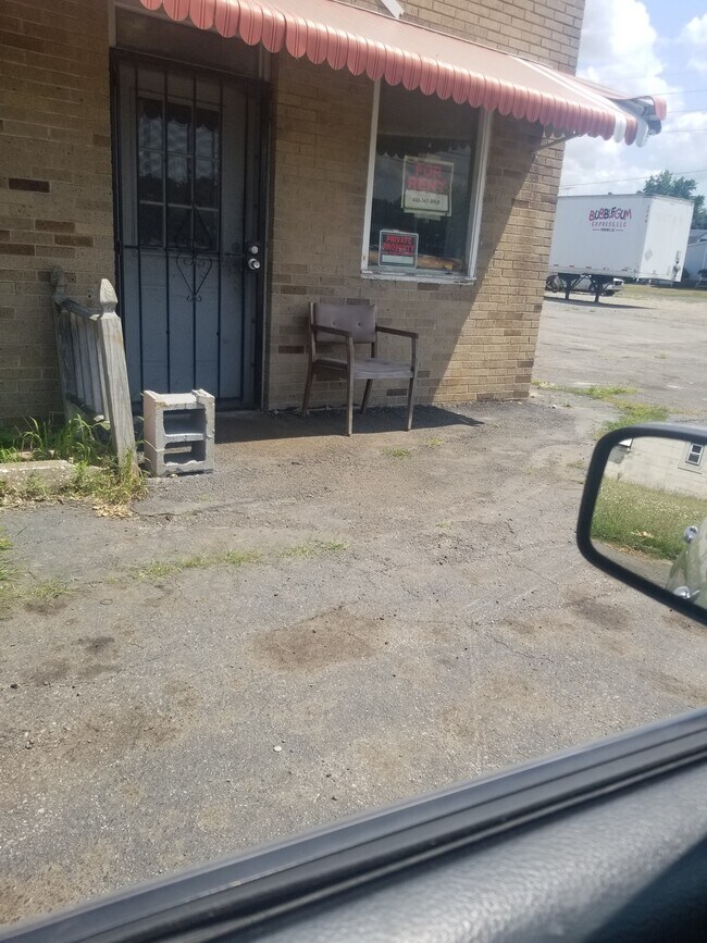 Foto del edificio - 6027 Elyria Ave