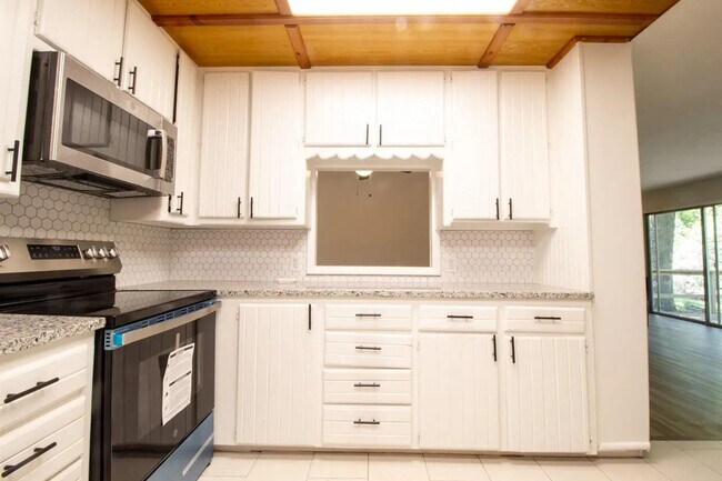 Foto del edificio - 4 Bedroom 3 Bathroom 2 Car Garage