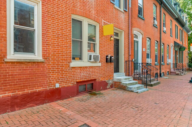 Building Photo - 204 W Gay St