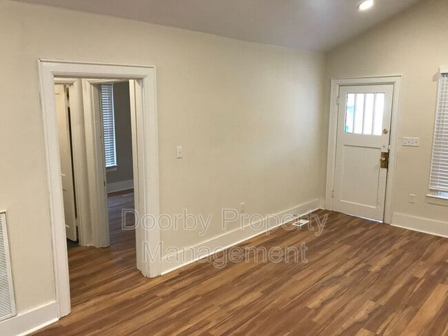 Building Photo - 209 W Peak St