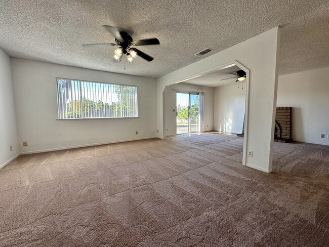 Building Photo - 8015 Linden Lime Ct