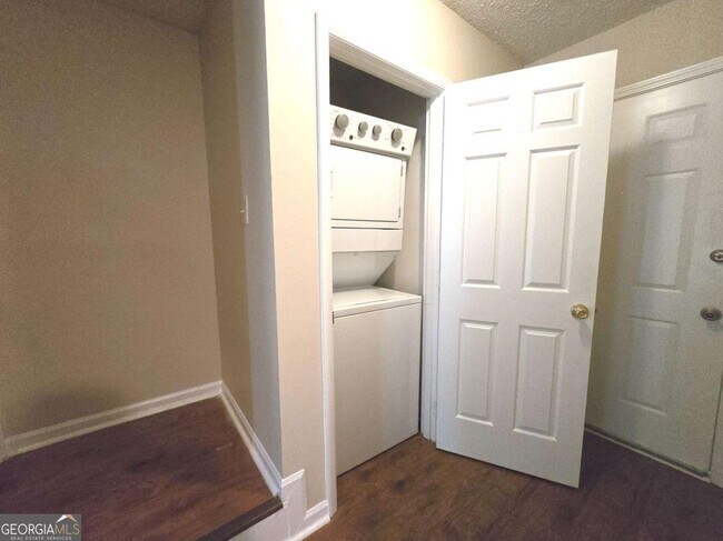 Foto del edificio - 227 Quail Run