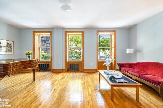 Foto del edificio - 300 W 109th St