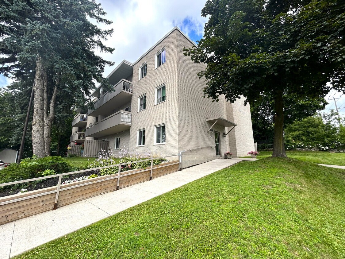 Photo principale - 109 Westmount Dr N