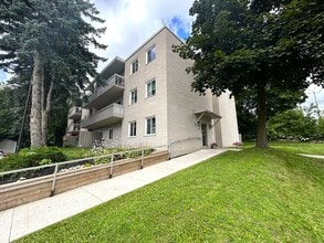 Building Photo - 109 Westmount Dr N