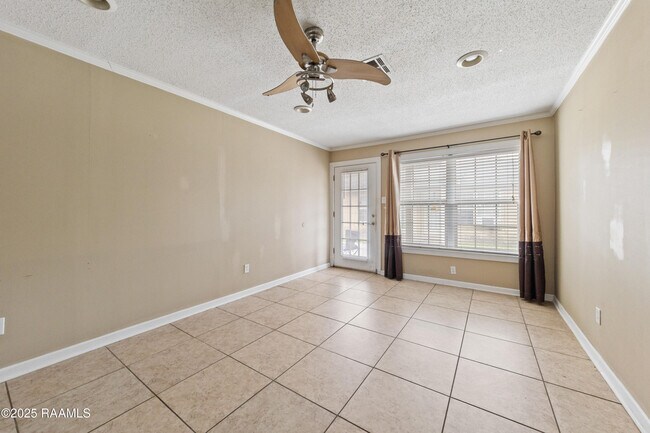 Foto del edificio - 1501 W St Mary Blvd