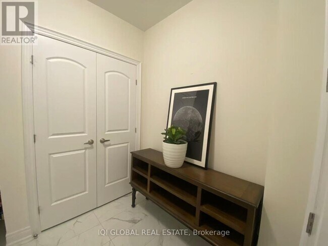 Building Photo - 50 Drizzel Cres