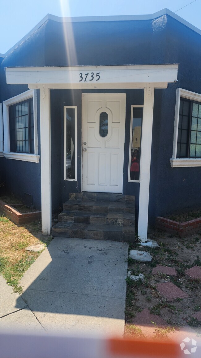 Building Photo - 3735 Veteran Ave