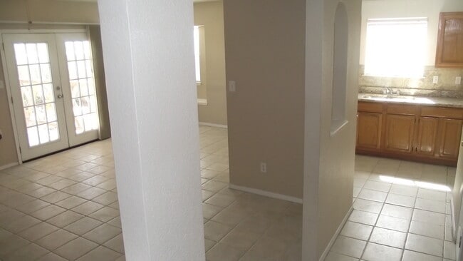 Building Photo - East El Paso 3 bed Refrig A/C!