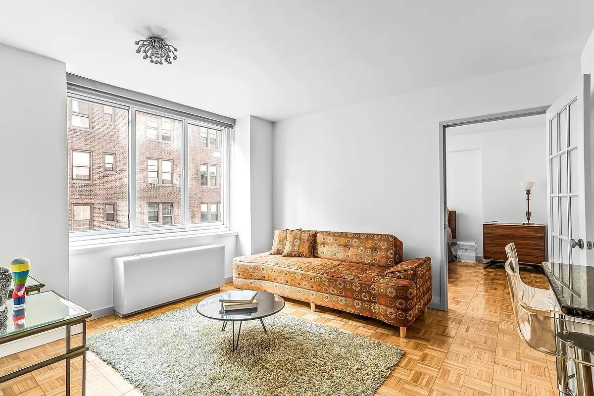 Foto principal - The spacious foyer enjoys a huge Californi...