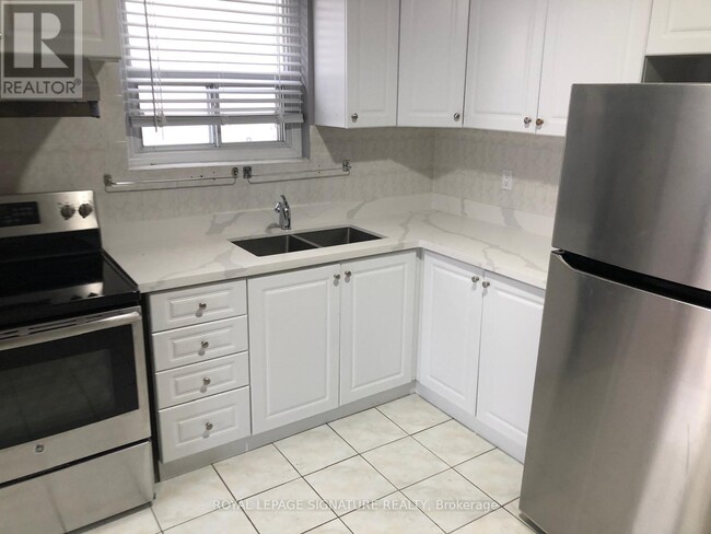 Building Photo - 608 Gerrard St E