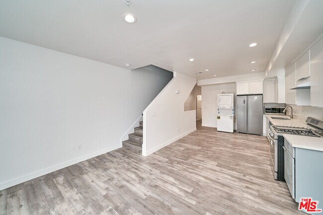 Foto del edificio - 603 1/2 W 41st St
