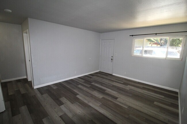 Building Photo - Remodeled Ojai Triplex