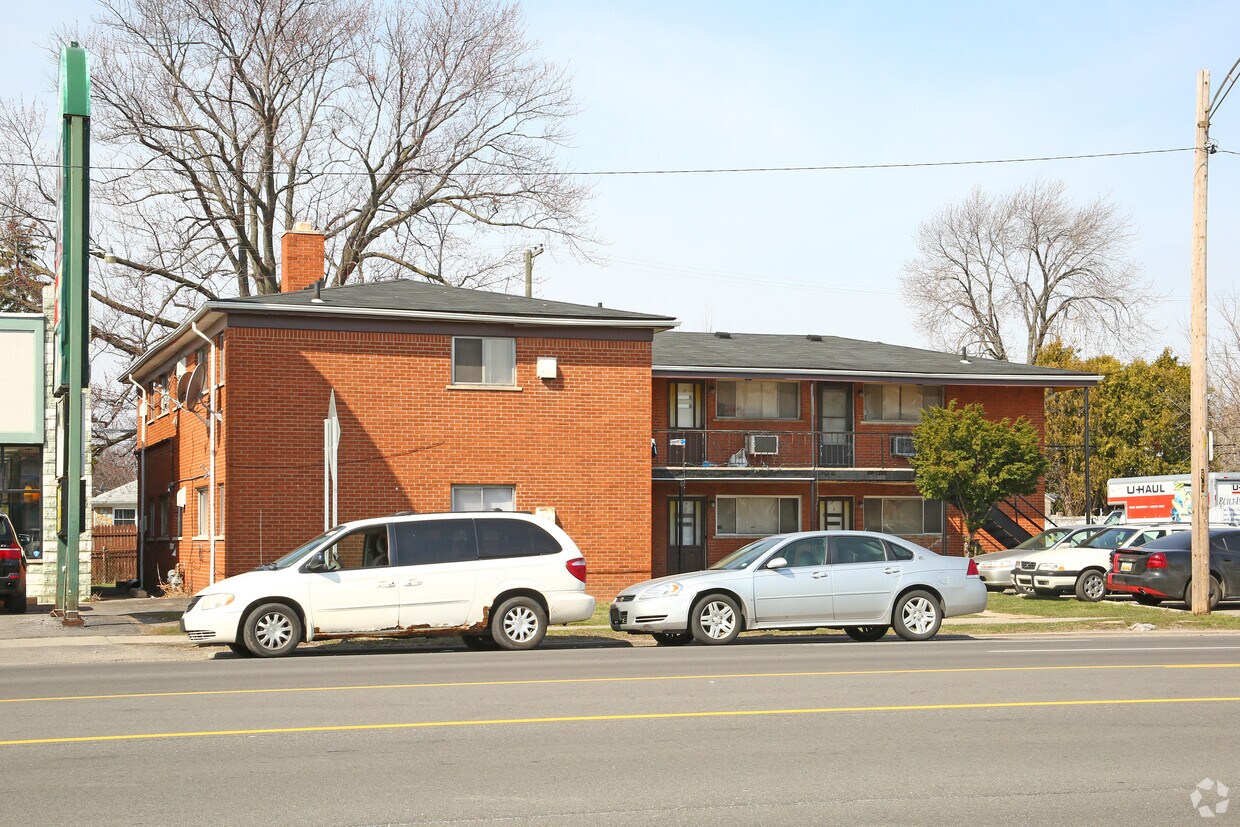 6795 Greenfield Rd, Detroit, MI 48228 Apartments in Detroit, MI