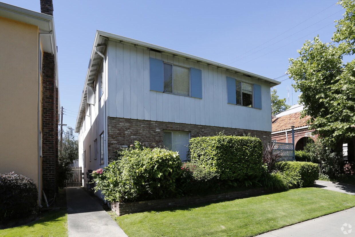 Building Photo - 3322 J St