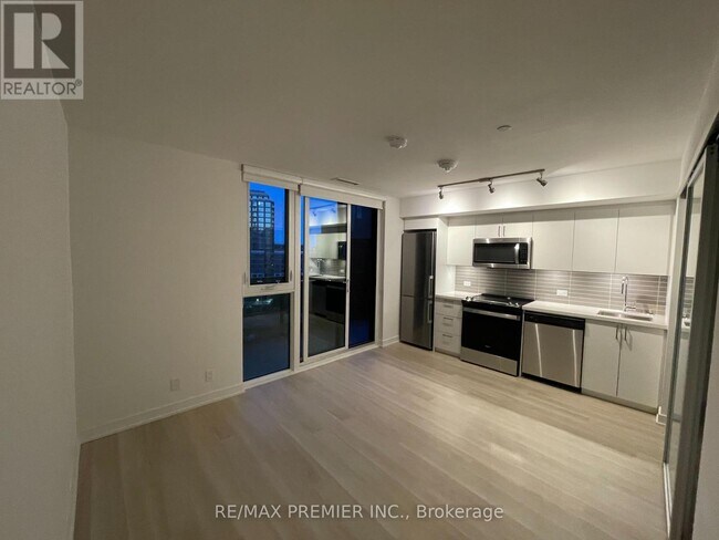Building Photo - 30 Tretti Wy