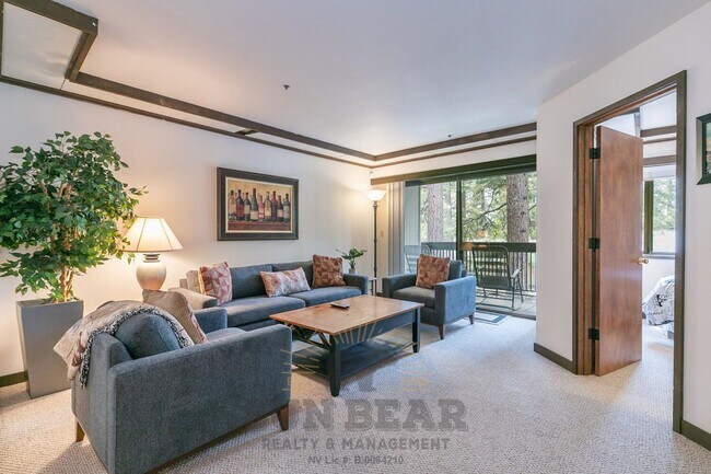 Foto del edificio - Adorable Condo w Elevator & Open Condo Garage