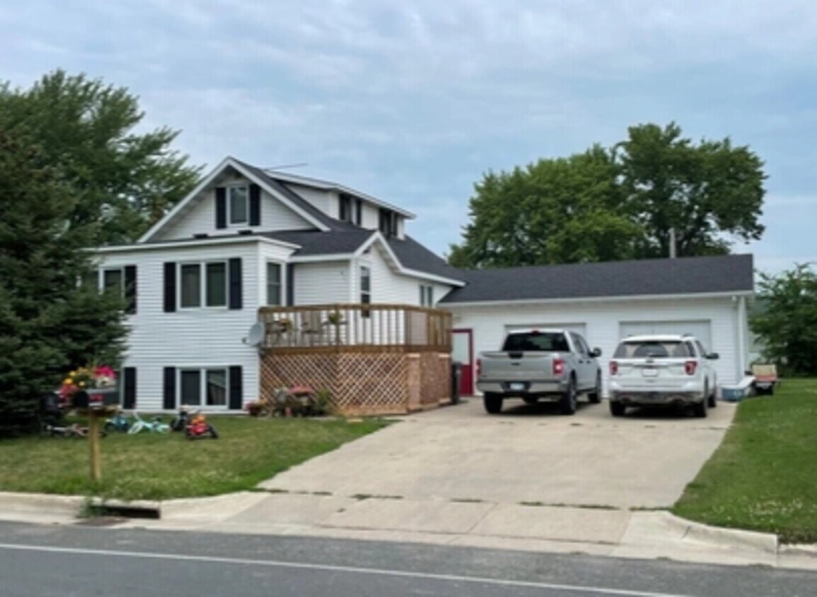 Building Photo - Thorson Duplex