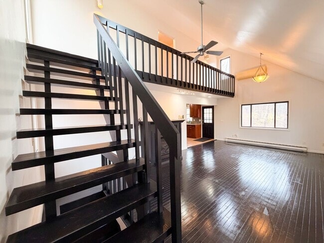 Building Photo - 811 Hickory Ct